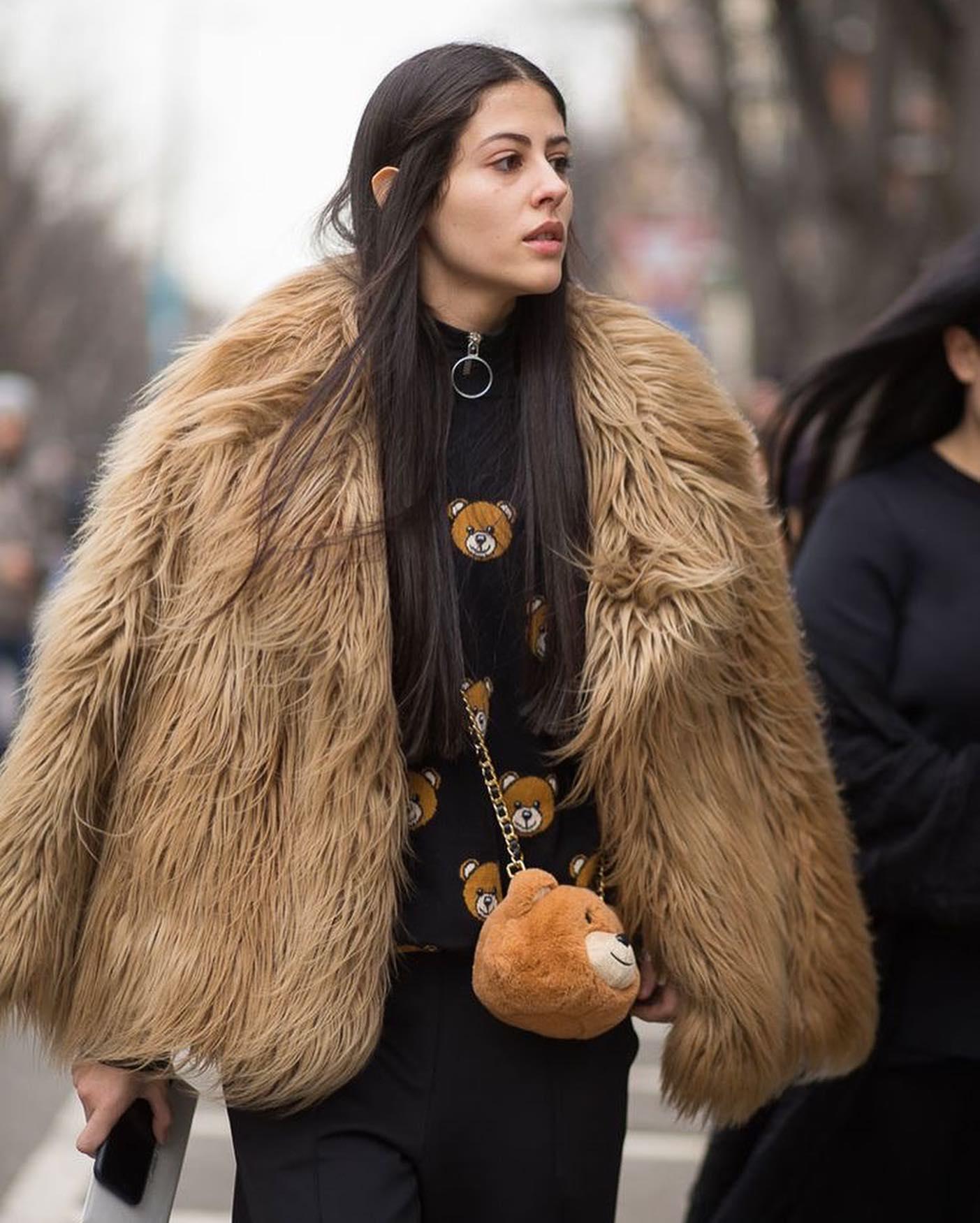 무심한듯 퍼 걸치기🤎 이미지