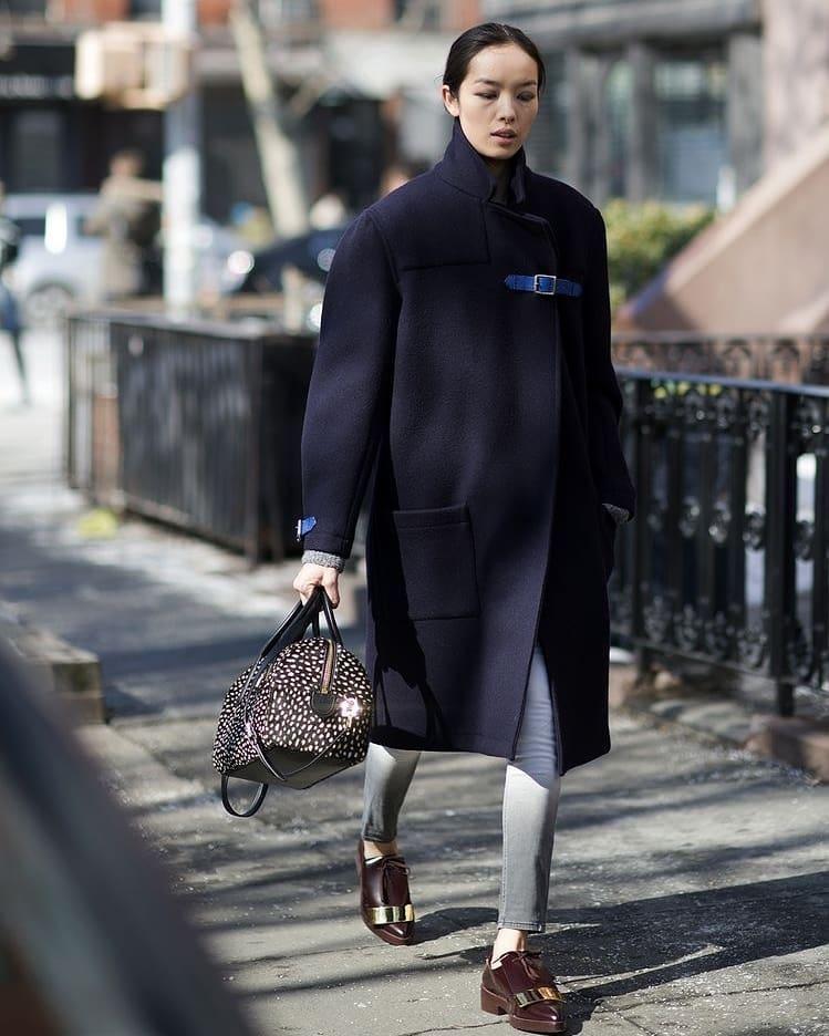 코트의 정석은 네이비💙 이미지