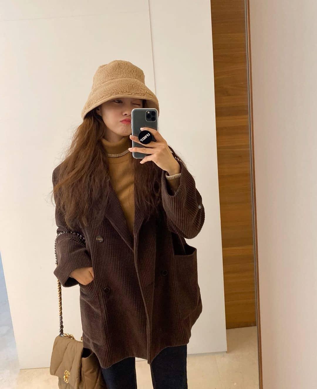 외출룩은 효민처럼 🧡 이미지