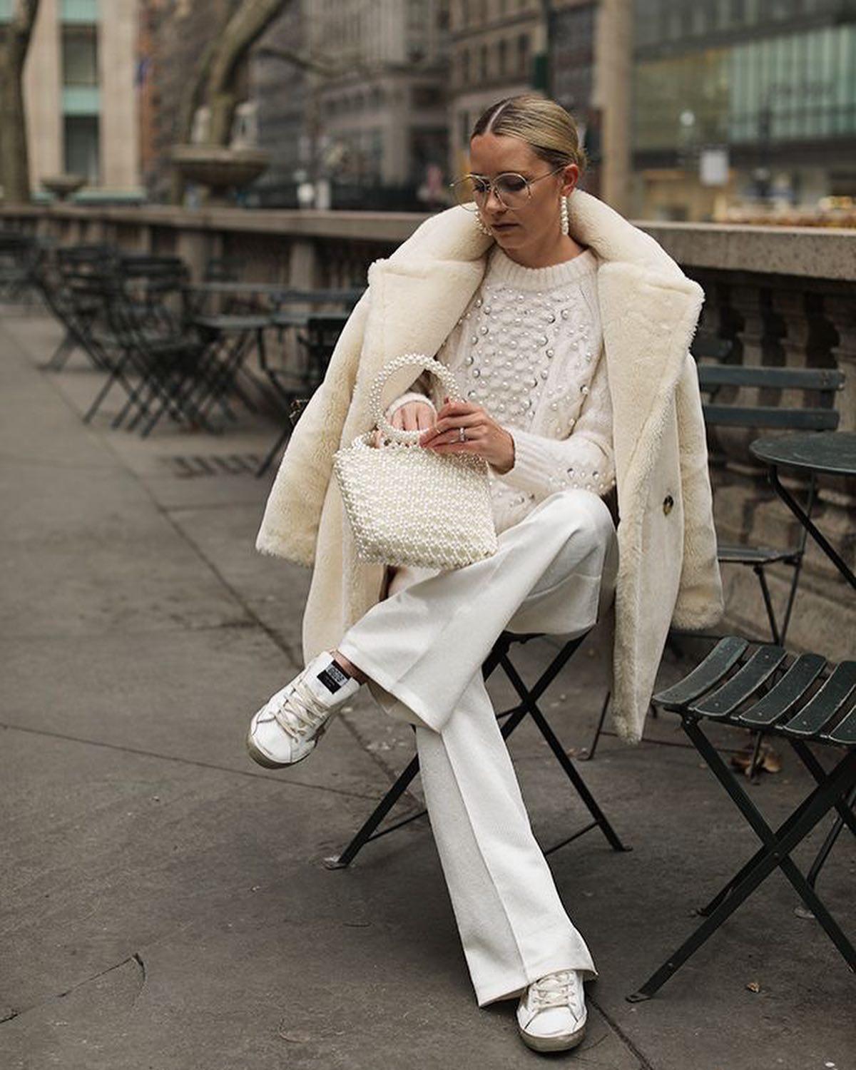 눈처럼 하얗게⛄️ 화이트 이미지