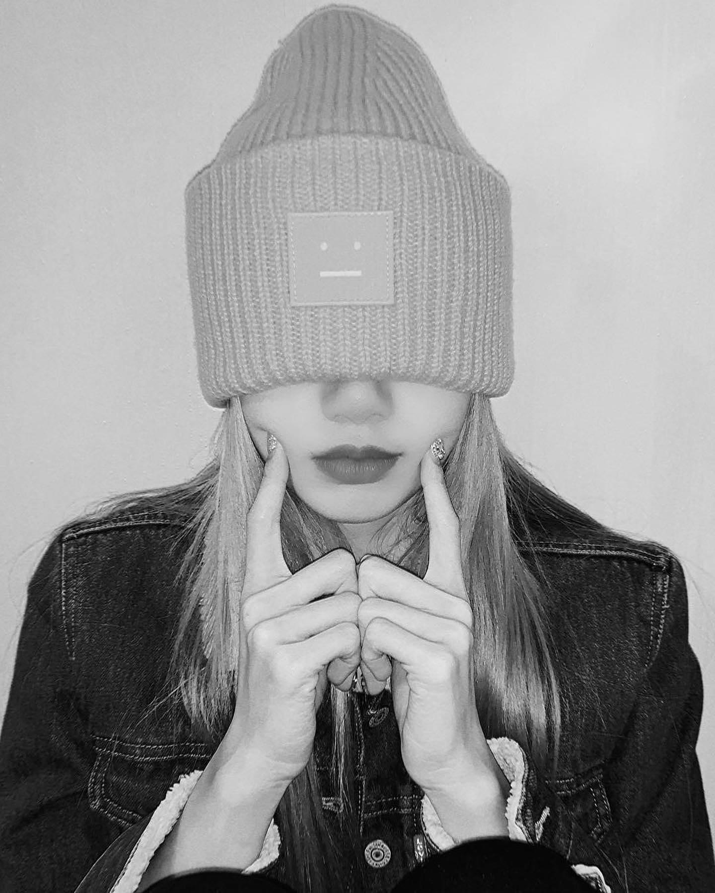 천상 연예인👍🏻 블핑 리사🖤 이미지