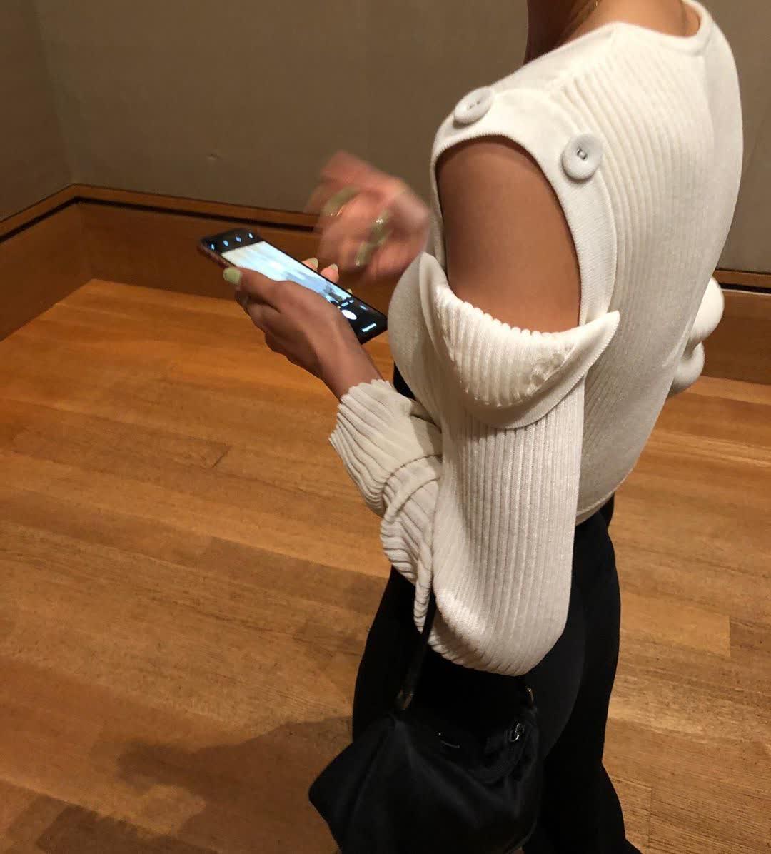 화이트 니트웨어🥋 바이브 이미지