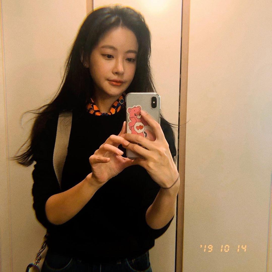 외출 전 셀카🤳🍎오블리 이미지