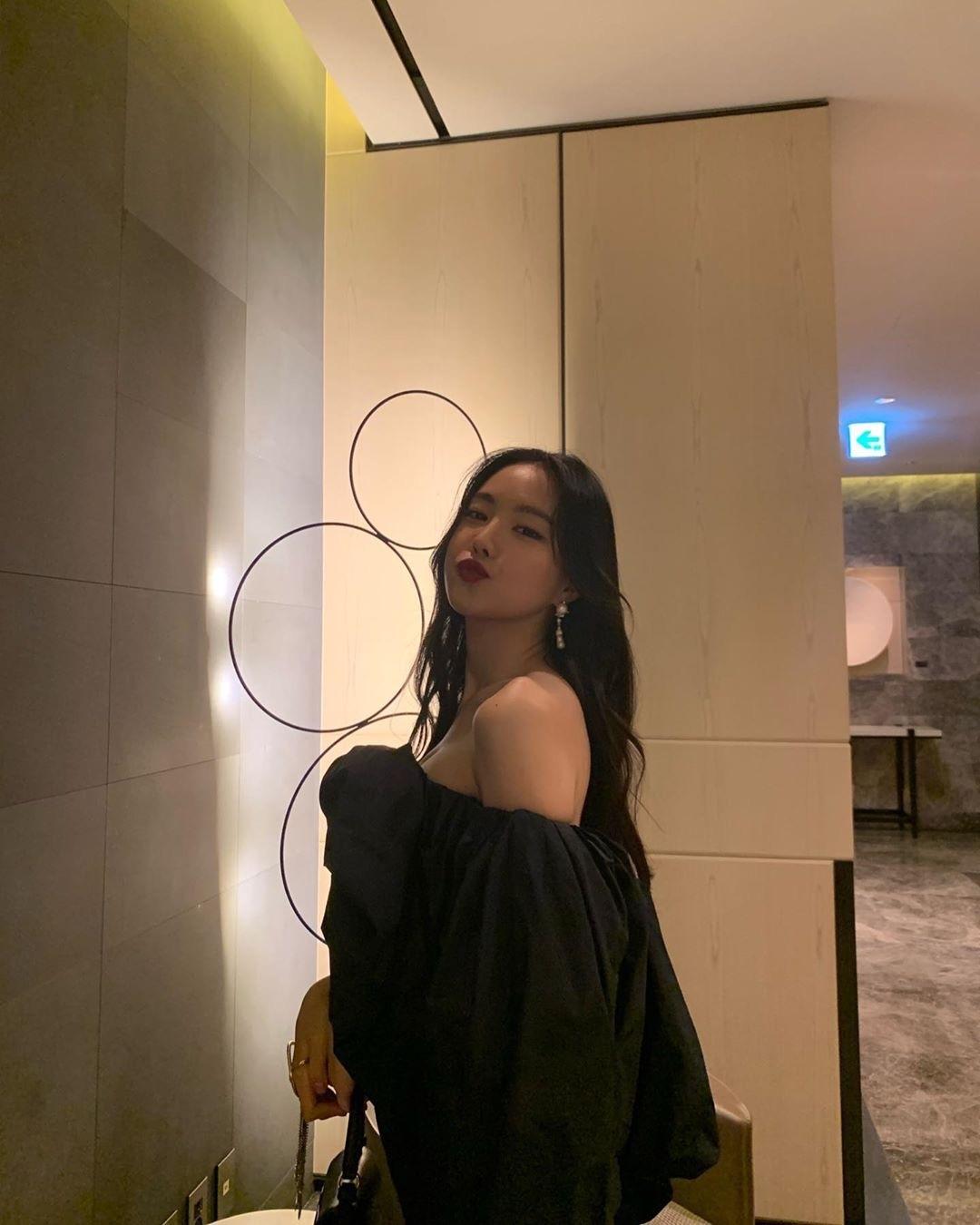 역시 손나 이쁘다 🌹🖤 이미지