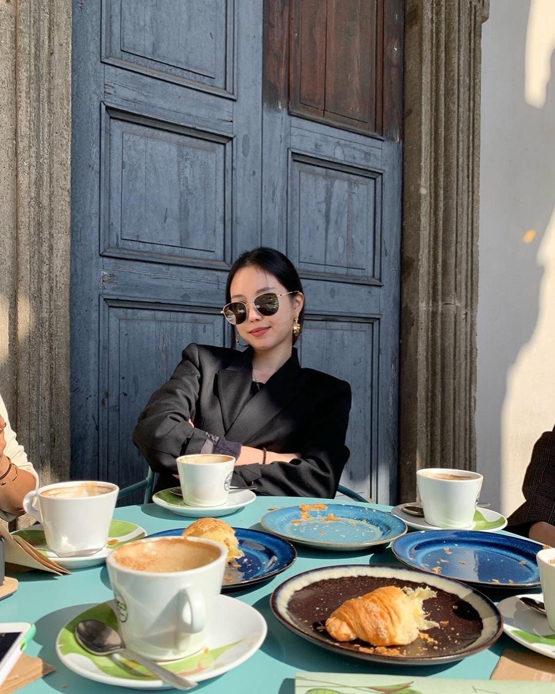 역시 손나 이쁘다 🌹🖤 이미지3