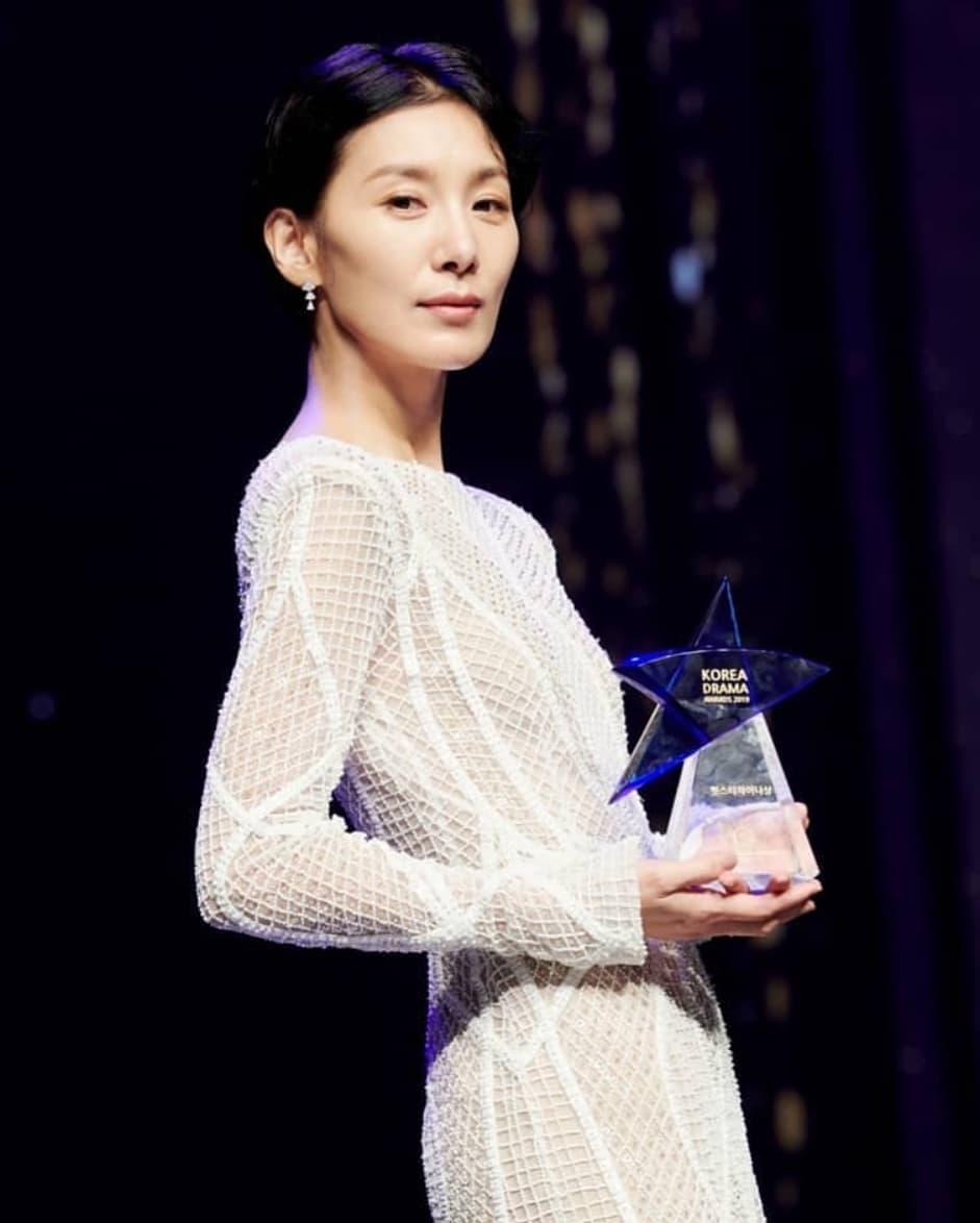 여전한 걸크러쉬 배우 김서형📸 이미지9