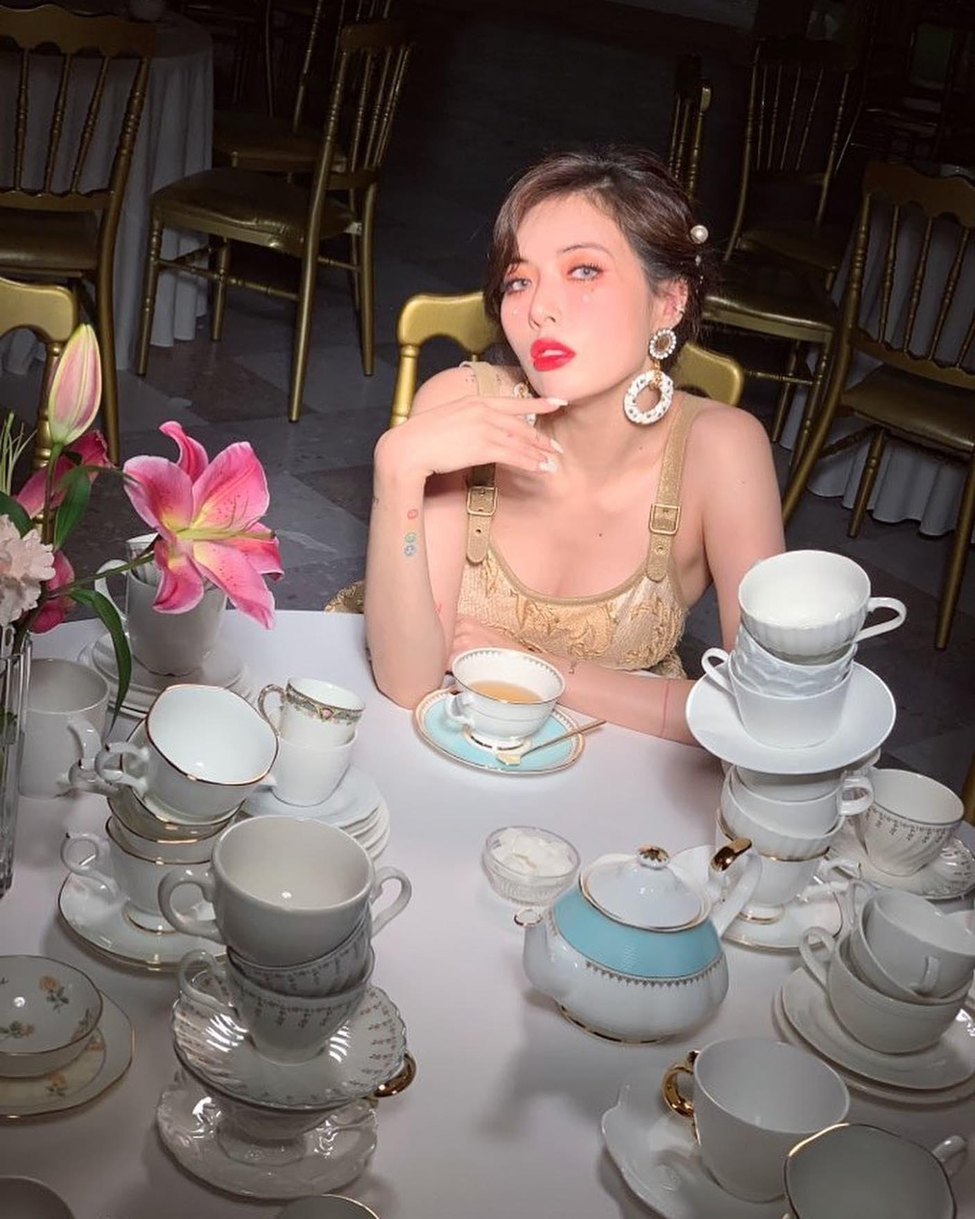 더 과감해진 현아의 화보 ❤️ 이미지