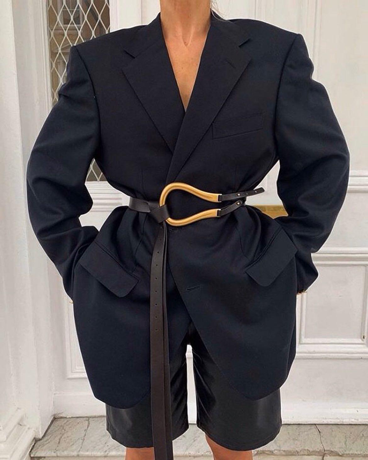 자켓위 벨트로 허리 강조😎 이미지