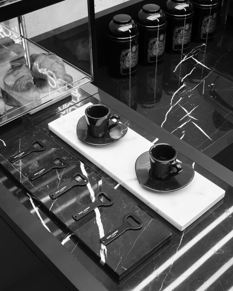 파리에 생긴다는 생로랑 카페☕️ 이미지