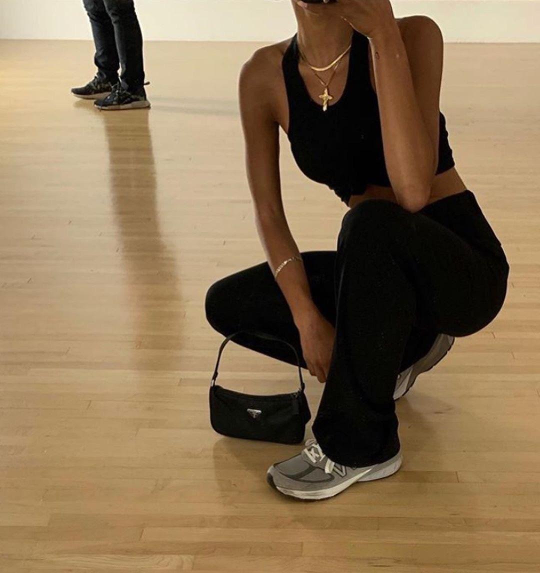 블랙 팬츠는 어디든 🖤 이미지