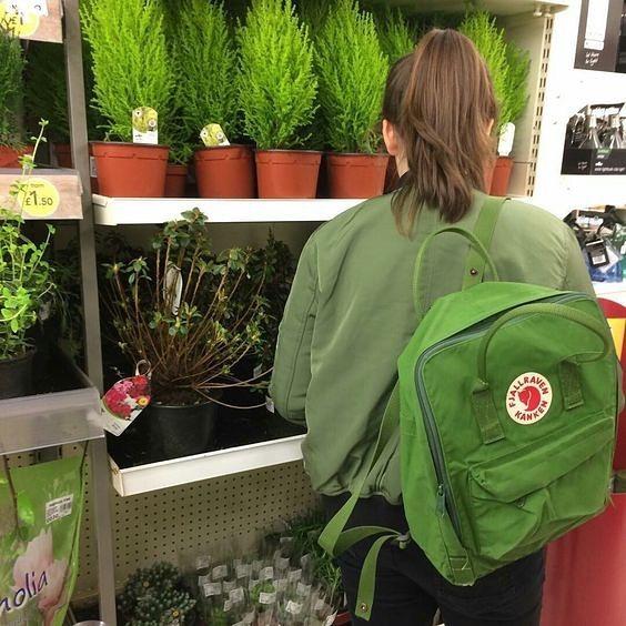 톤 다운된 그린으로 가을 코디💚 이미지