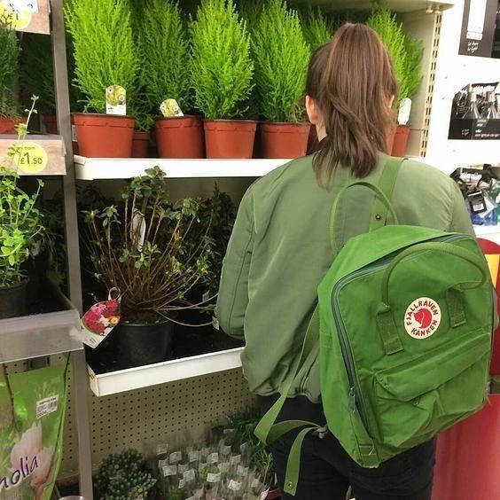 톤 다운된 그린으로 가을 코디💚 이미지1