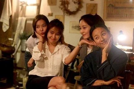 핑클 멤버들의 그때 그시절🥺
보는 내가 다 훈훈해지는 ‘캠핑클럽’🚌🌳 이미지1