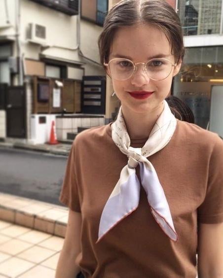 데일리룩에 활력 스카프 🎀 이미지