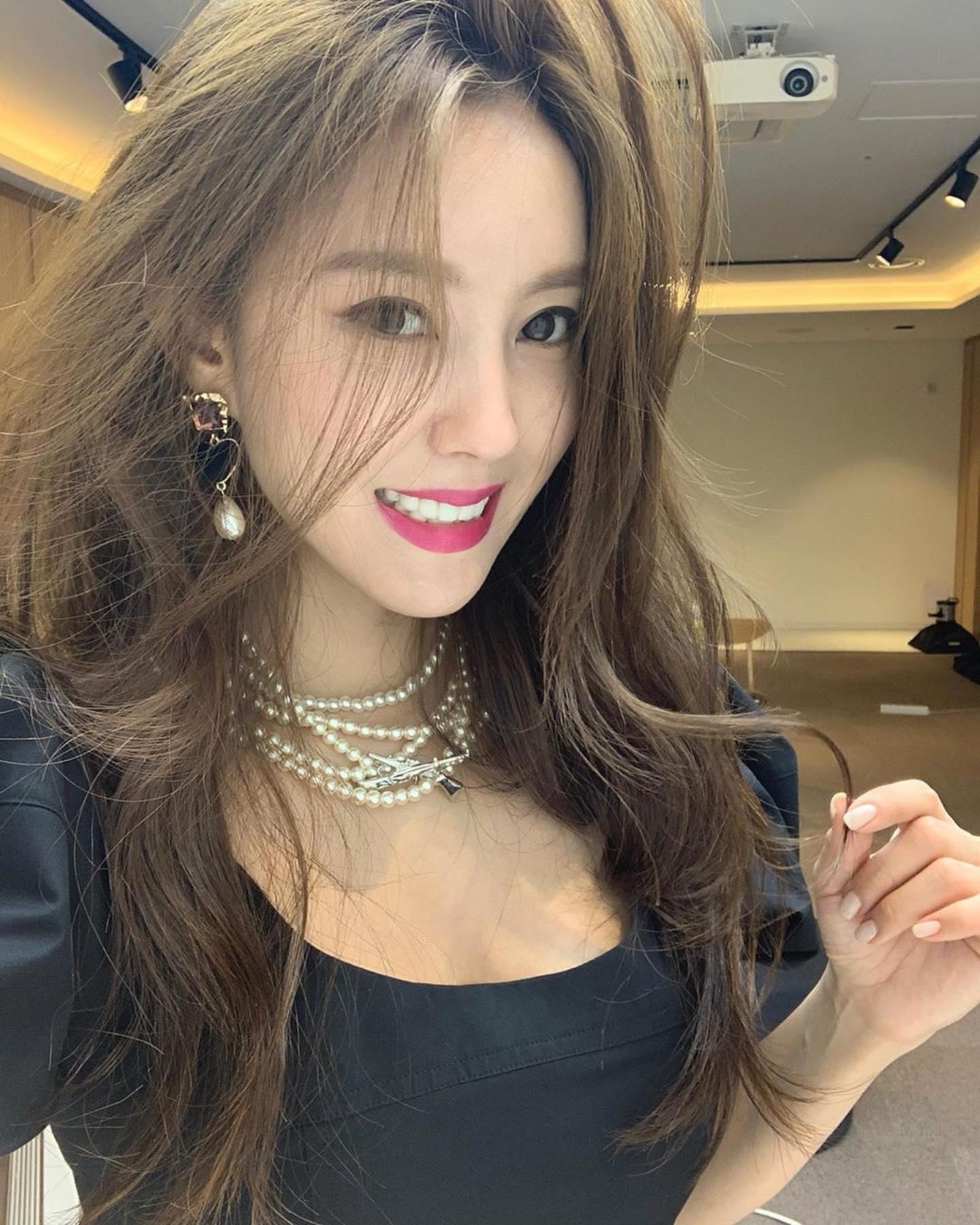 예쁨 가득 🖤효미니즘 이미지