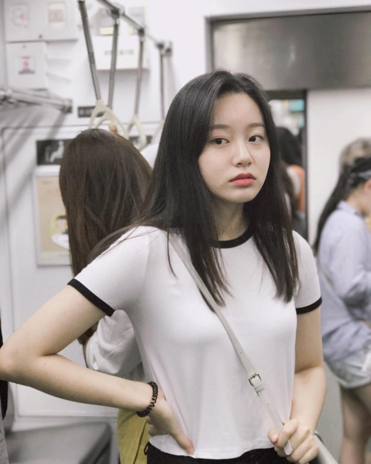특유 분위기로 매력적 박유나🌟 이미지