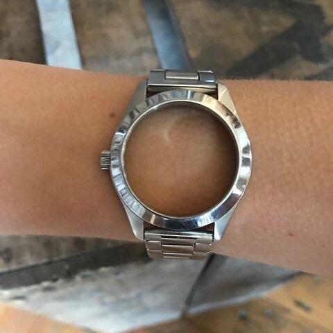 예전 마르지엘라 시계 팔찌🕰 ⠀
18년도 제품인데, 정말 너무 구하고 싶음...📍 이미지