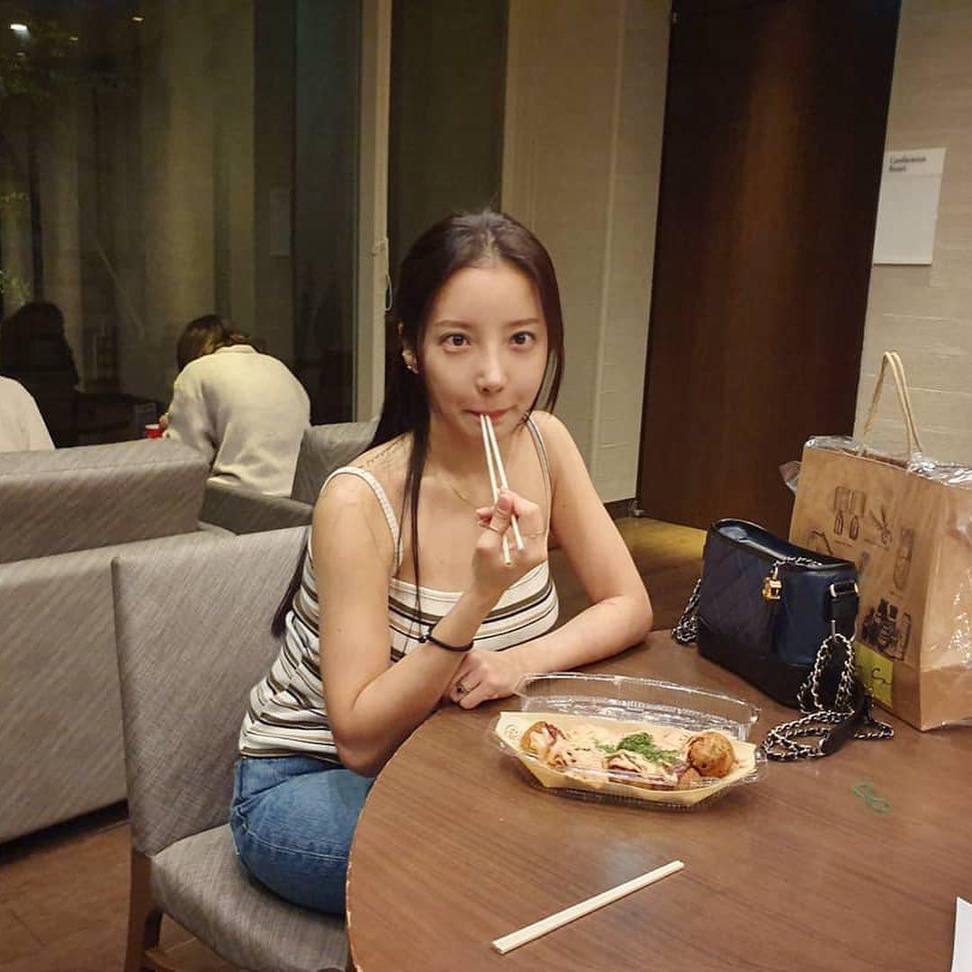 화사 절친 최수정👀무결점 미모 이미지3