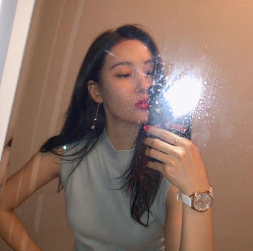 거울셀카 장인📸 선미❤️ 이미지