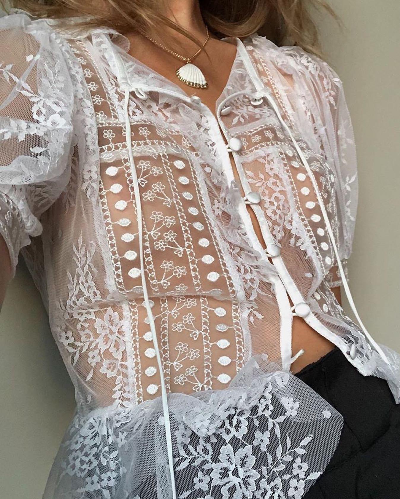 하늘하늘 블라우스 코디법💕 이미지