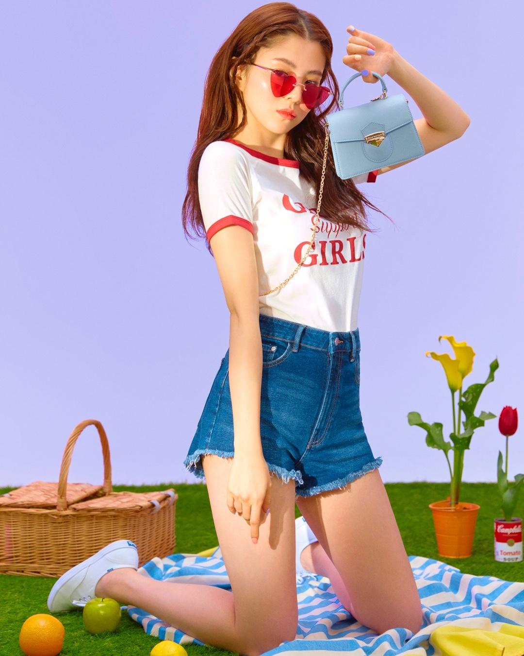 너무 예쁜거 같아ㅠ❤️한소희
폴스부띠끄 썸머룩 & 가방 화보📸여름 섹시미 @닮고싶어💋 이미지4
