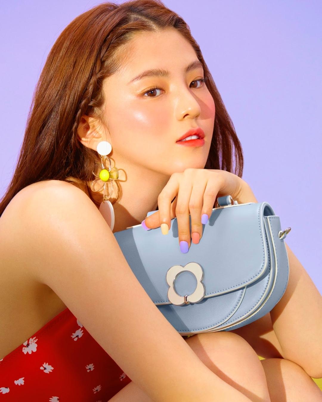 너무 예쁜거 같아ㅠ❤️한소희
폴스부띠끄 썸머룩 & 가방 화보📸여름 섹시미 @닮고싶어💋 이미지5
