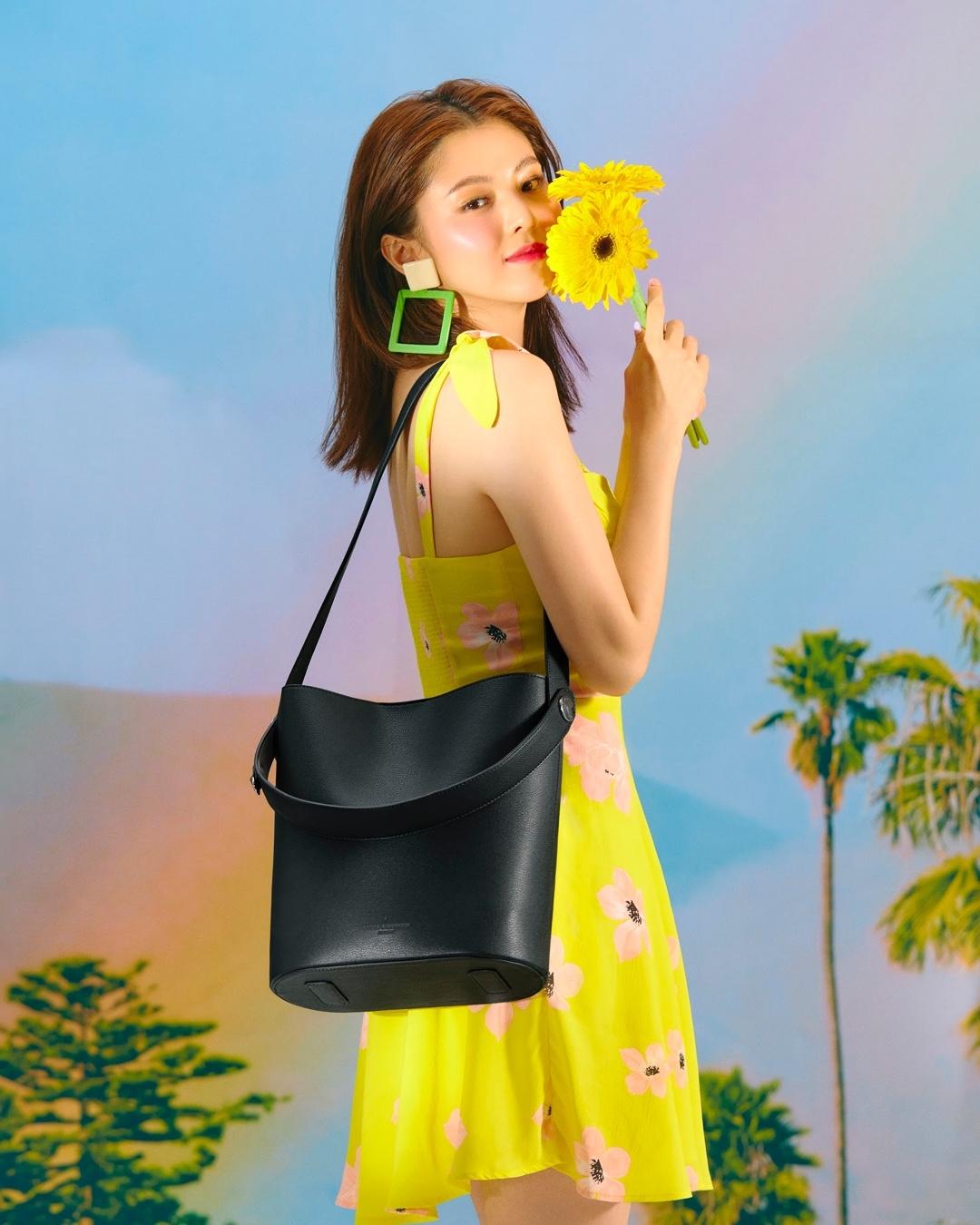 폴스부띠끄 새 뮤즈💛한소희
19년 썸머백 화보🏖 미모봐 ㄷㄷ @요렇게 여름 예쁠래🔥 이미지3