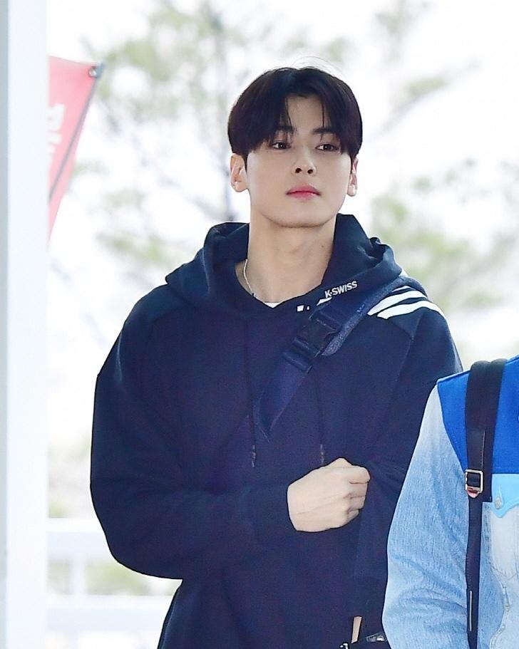얼굴천재❤️도시남 차은우
공항패션도 천재자나...✈️ 쌤소나이트 레드 이미지3