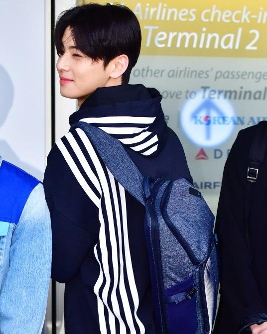 얼굴천재❤️도시남 차은우
공항패션도 천재자나...✈️ 쌤소나이트 레드 이미지5