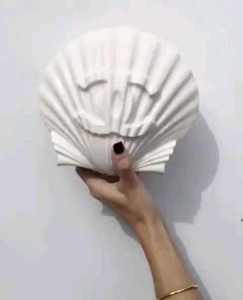 요즘 핫한 🐚샤넬 조개 가방 이미지