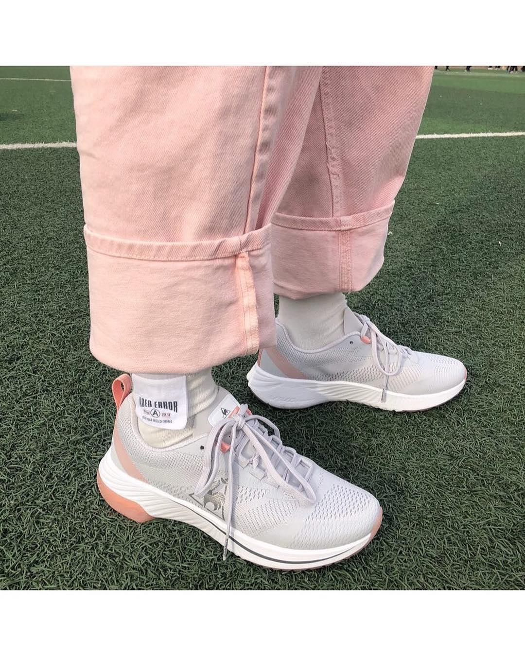 러너를 위한 러닝화로🏃♀️@코디
짱 편하면서 컬러풀해서 봄룩으로 딱!🌈르꼬끄 비바폼 이미지7