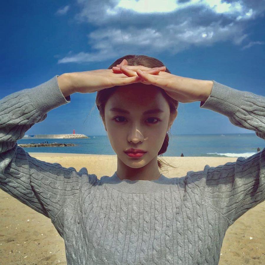 분위기까지 청순해🖤고윤정 이미지3