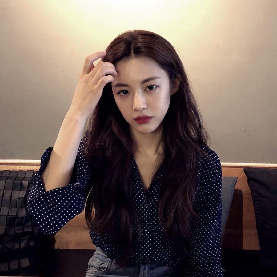 분위기까지 청순해🖤고윤정 이미지5