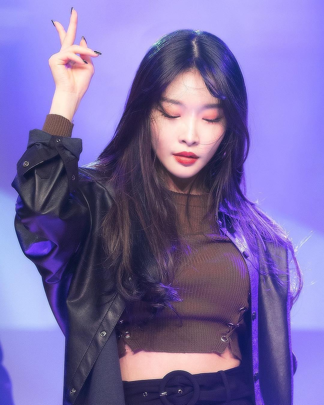 다 이쁜 춤꾼 청하 💃 이미지6