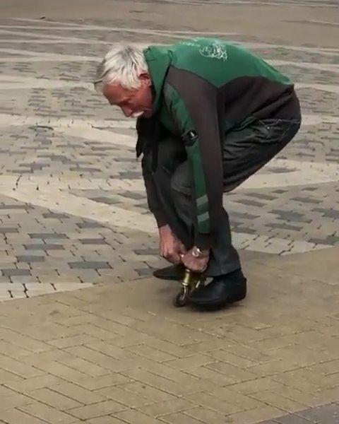 자전거 장인 할아버지 👴🏼🚲 이미지