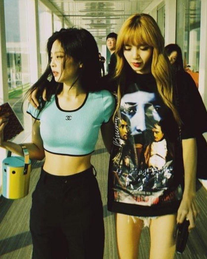 인간 샤넬 제니가 생각나는 🖤
샤넬 90’s 컬렉션 🎞 이미지