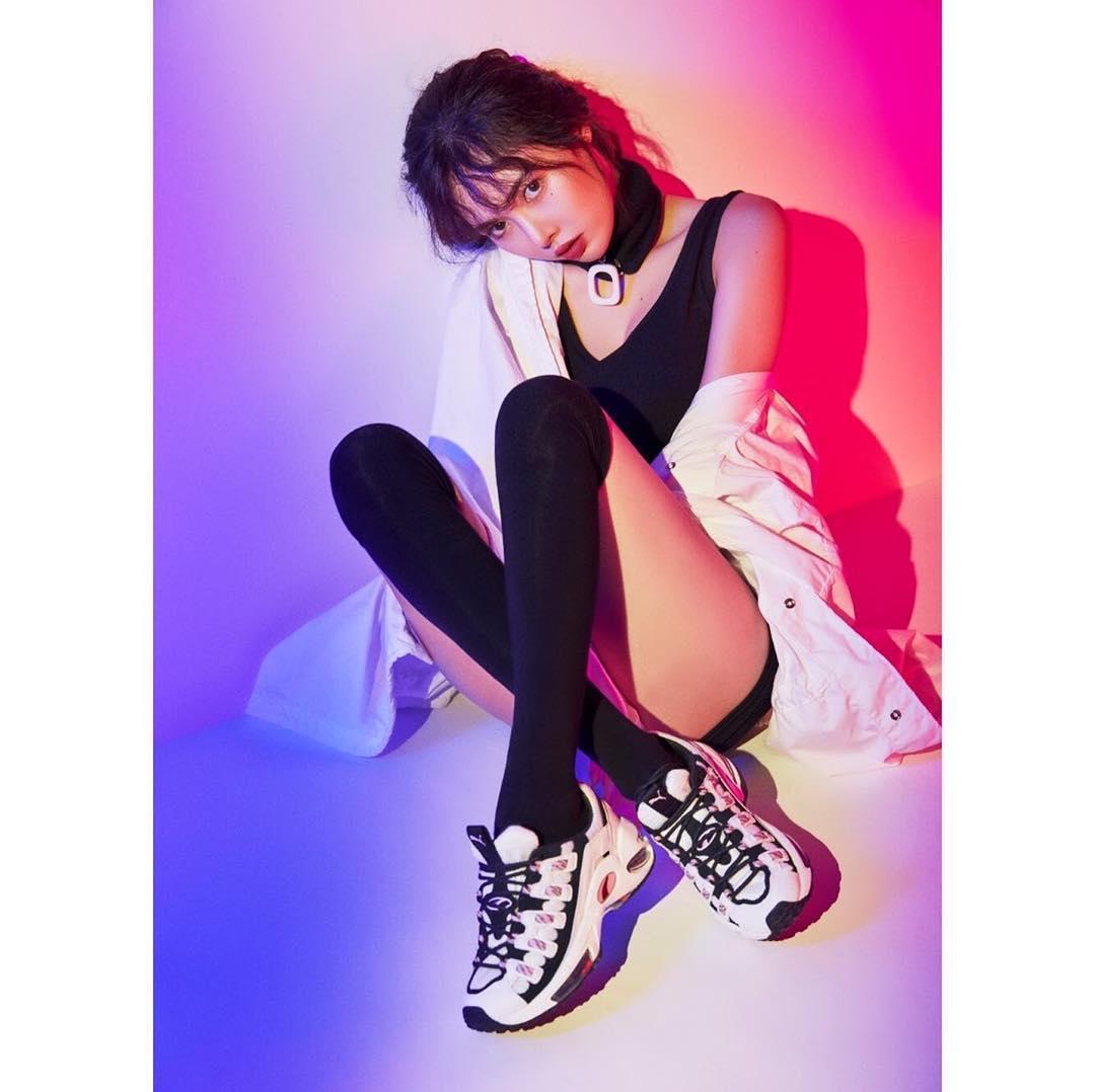 역시 화보장인 현아📸
레트로 넘 좋타..💖💙 현아운동화 = 푸마 셀 엔듀라
핑크 or 블루? 이미지