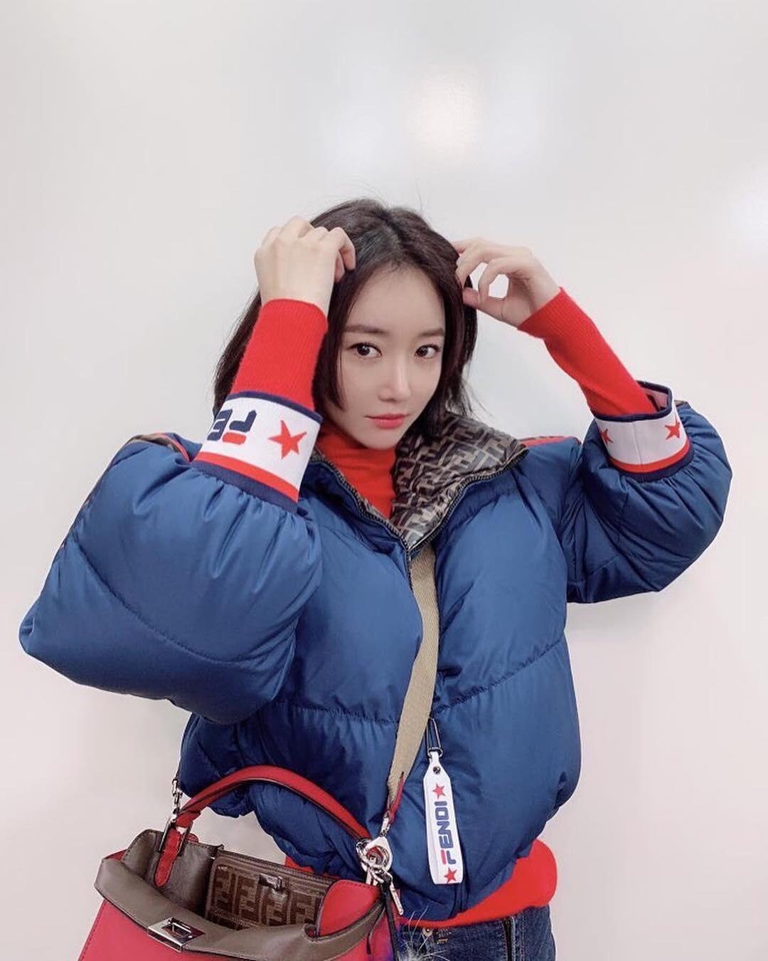 언니들 다들🌈 넘 예쁜 연출!
고준희, 이성경, 고소영 with #Fendi 피카부 X-라이트 이미지