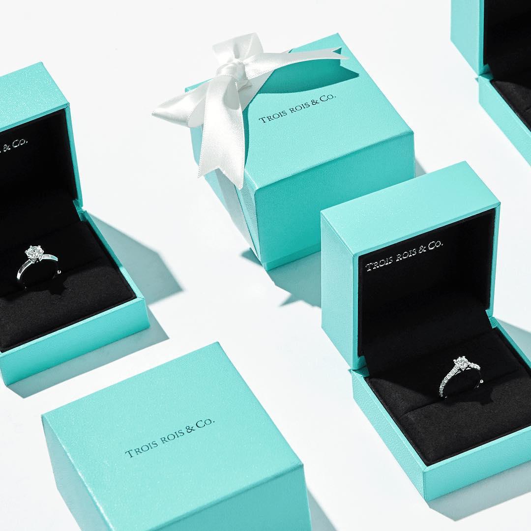 스윙스 x 임보라❤
크리스마스 선물을 고민중이라면🤔
다이아몬드 반지를 닮은 웨딩 이어링💍 이미지2