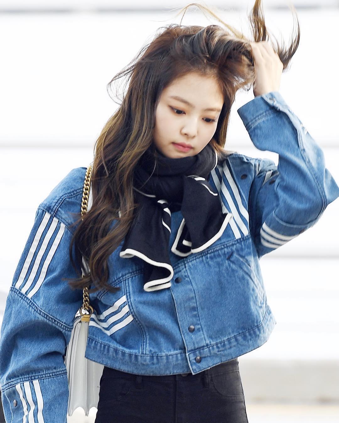 공항패션 장인💙✈️제니 이미지