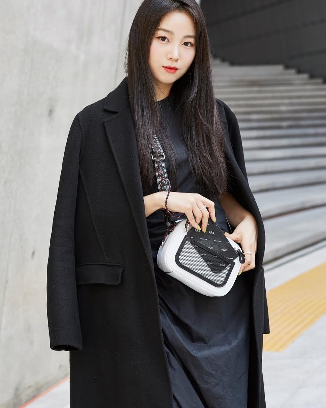 루이까또즈 x KYE 에디션🖤
계한희 디자이너와 루이까또즈 두번째 콜라보 만남💌
가방 하나로 여러 스타일링을 하는 한정판 에디션을 만나봐요!
-
#LQxKYE vol.2 
#루이까또즈 #LOUISQUATORZE #KYE 이미지2