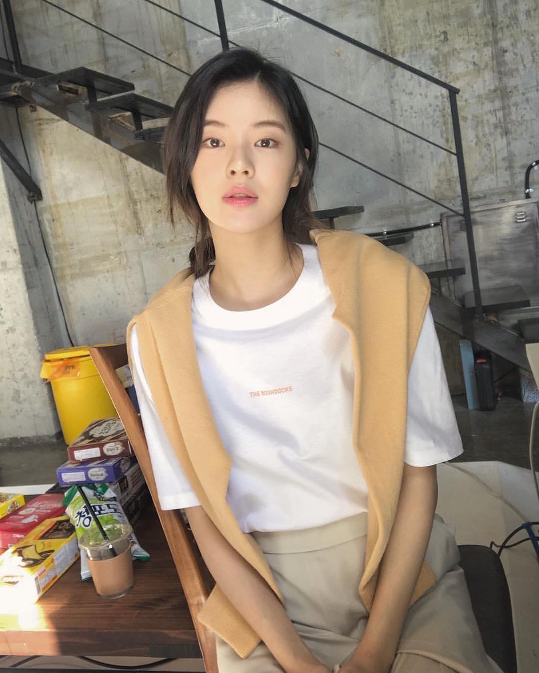 이선빈의 사극말고 사복패션💛 이미지