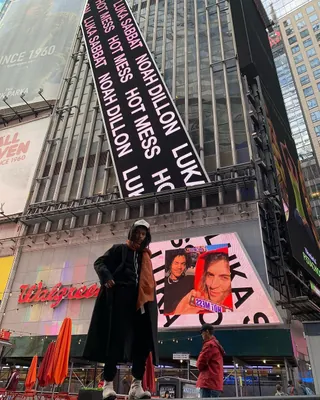 루카사바트 in 브로드웨이 📸 이미지