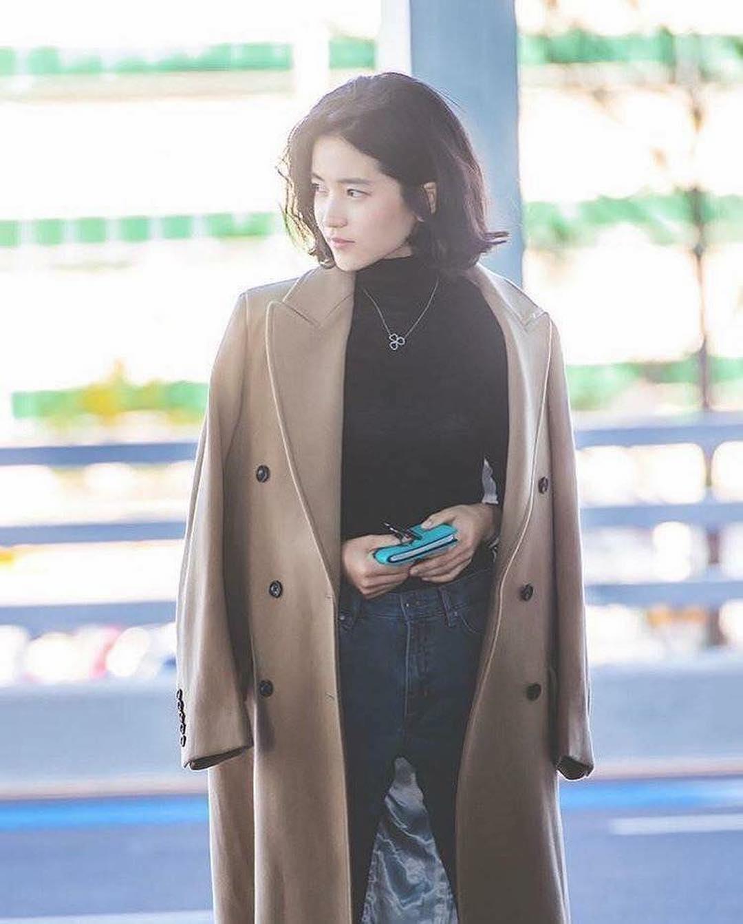 자를 수밖에 없다💇🏻‍♀️단발 김태리 이미지
