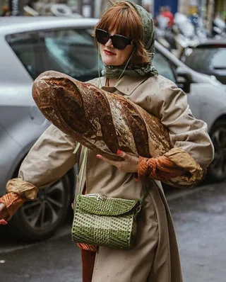 파리룩 필수품 🥖바게뜨 빵 이미지