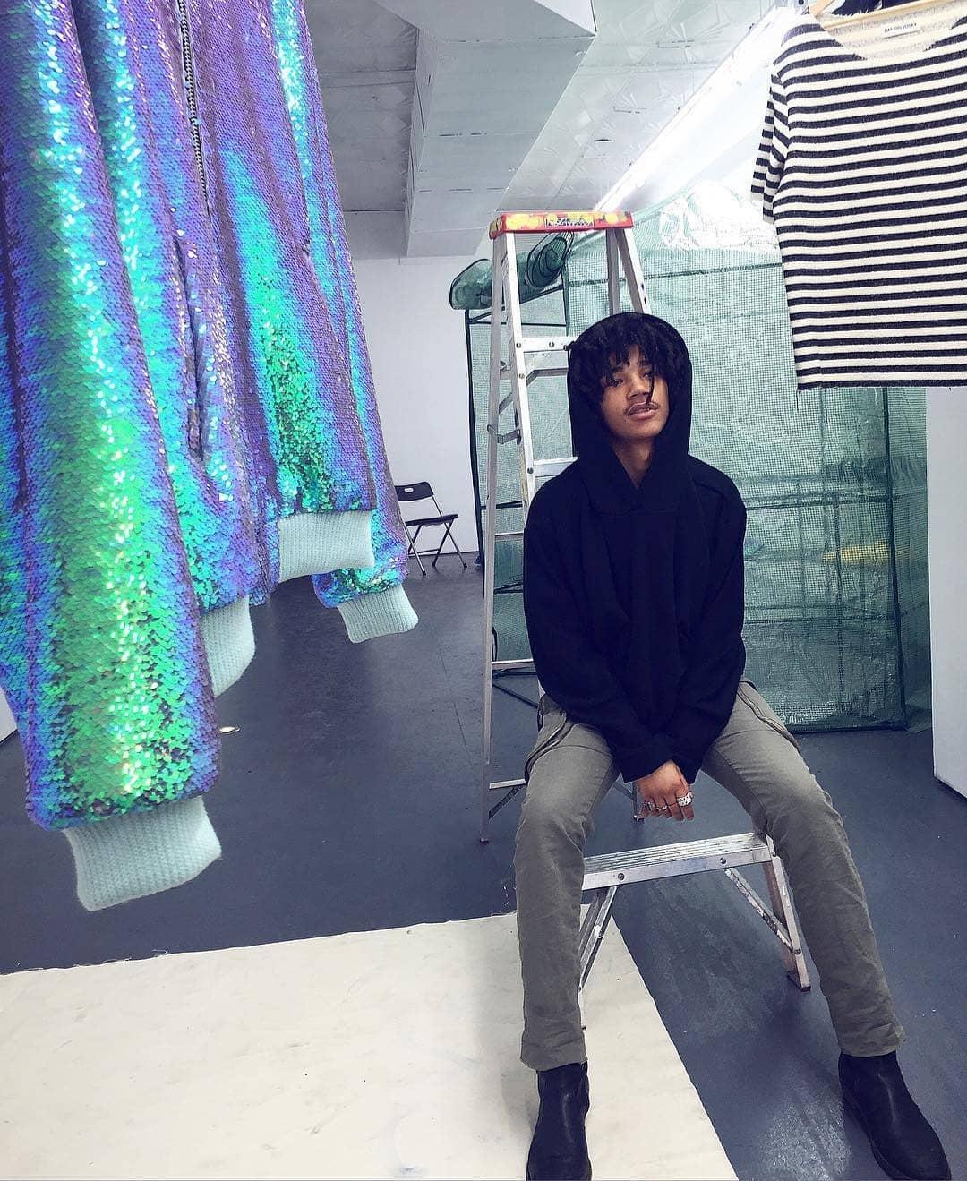 남자들 후디 꺼낼 때 됐지?🖤😍 이미지