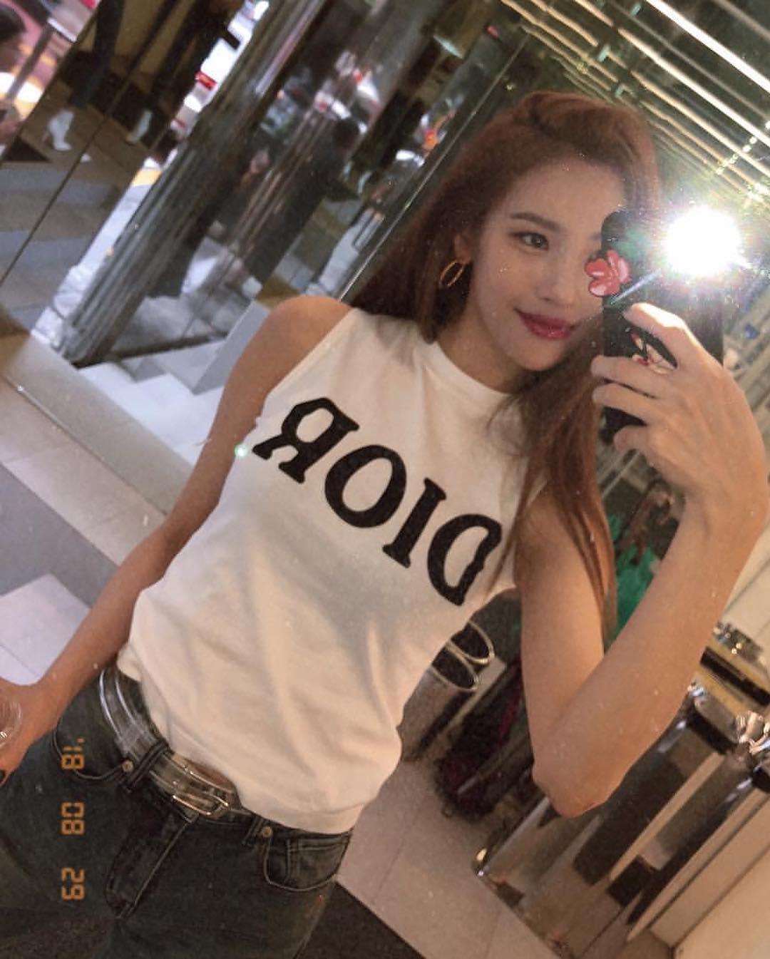 인성도 셀카도 갑이라는📸선미 이미지