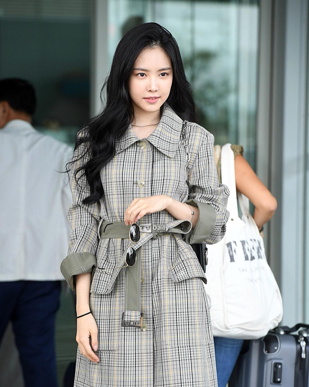 가을에도 반짝💛 손나은 미모 이미지