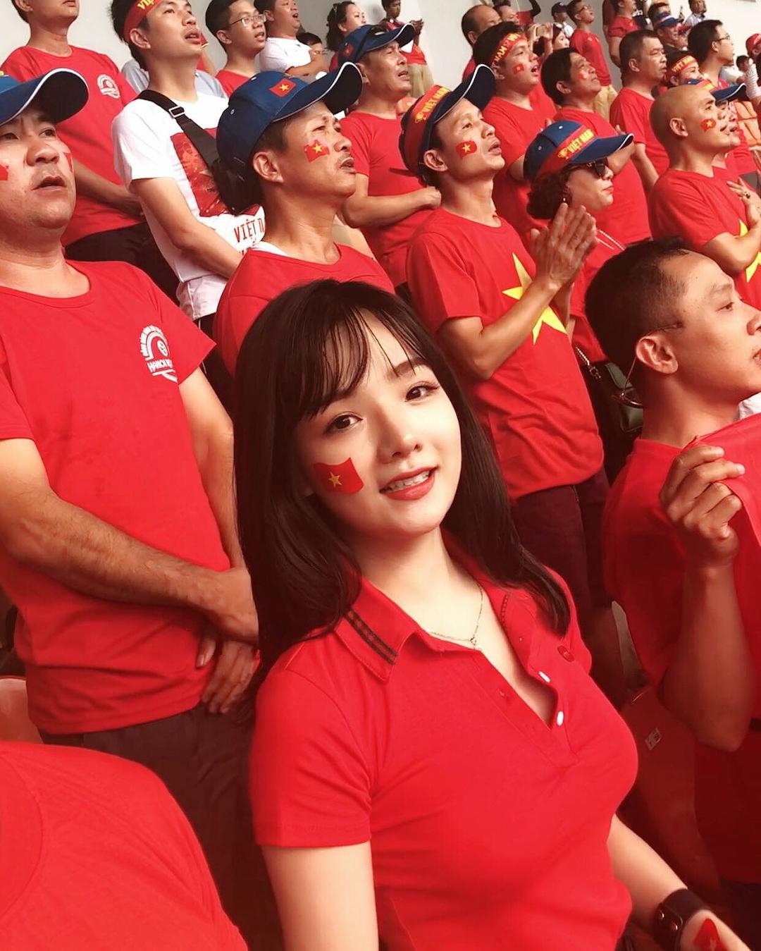 화제의 인물, 베트남 응원녀🇻🇳 이미지