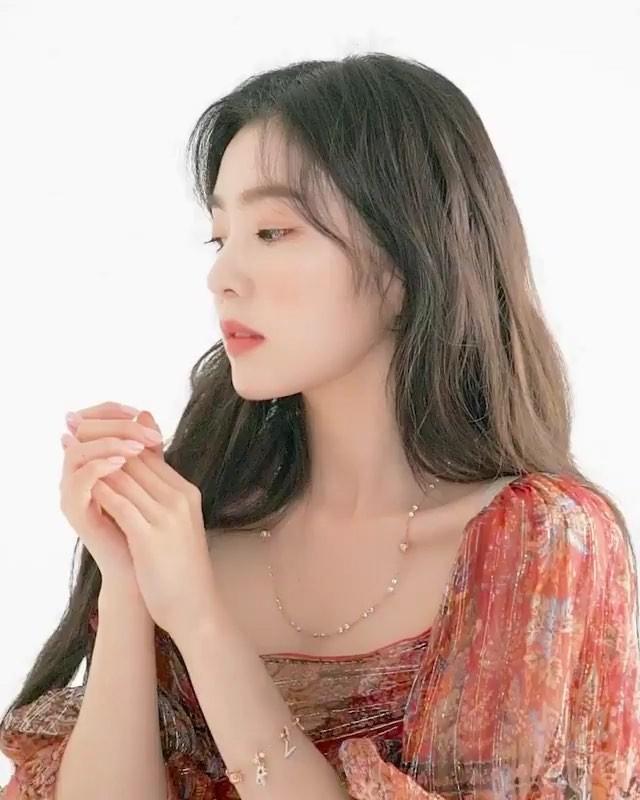 에트로 원피스 🧡아이린 
그라치아 9월호 무빙커버걸 분위기 ㄷㄷㄷ......🌈 이미지